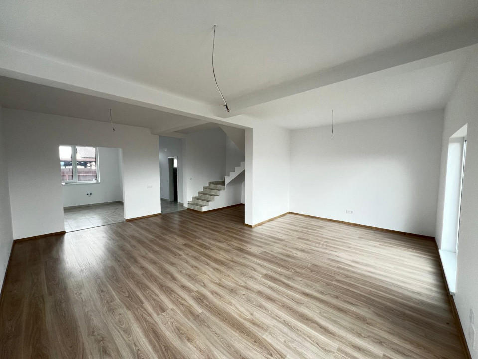 Casa - Duplex - 4 camere - 115mp - Curte 300mp - Utilitati - Sanpetru