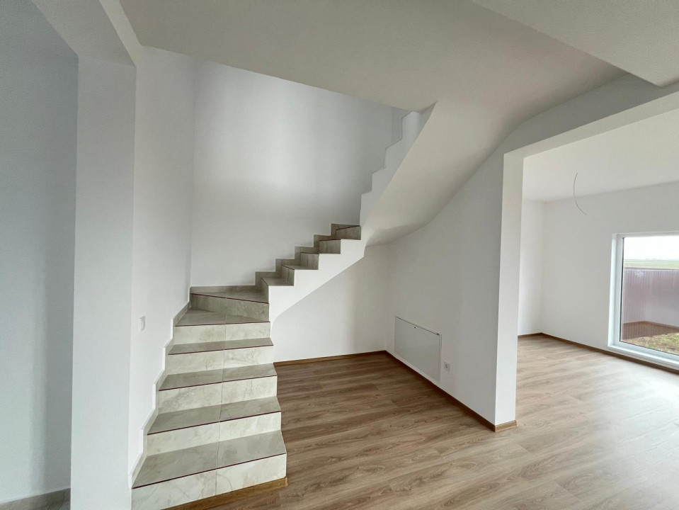 Casa - Duplex - 4 camere - 115mp - Curte 300mp - Utilitati - Sanpetru