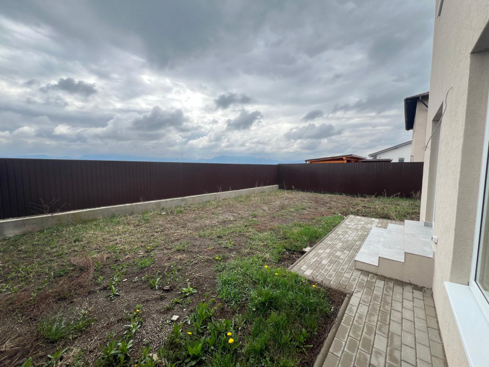 Casa - Duplex - 4 camere - 115mp - Curte 300mp - Utilitati - Sanpetru
