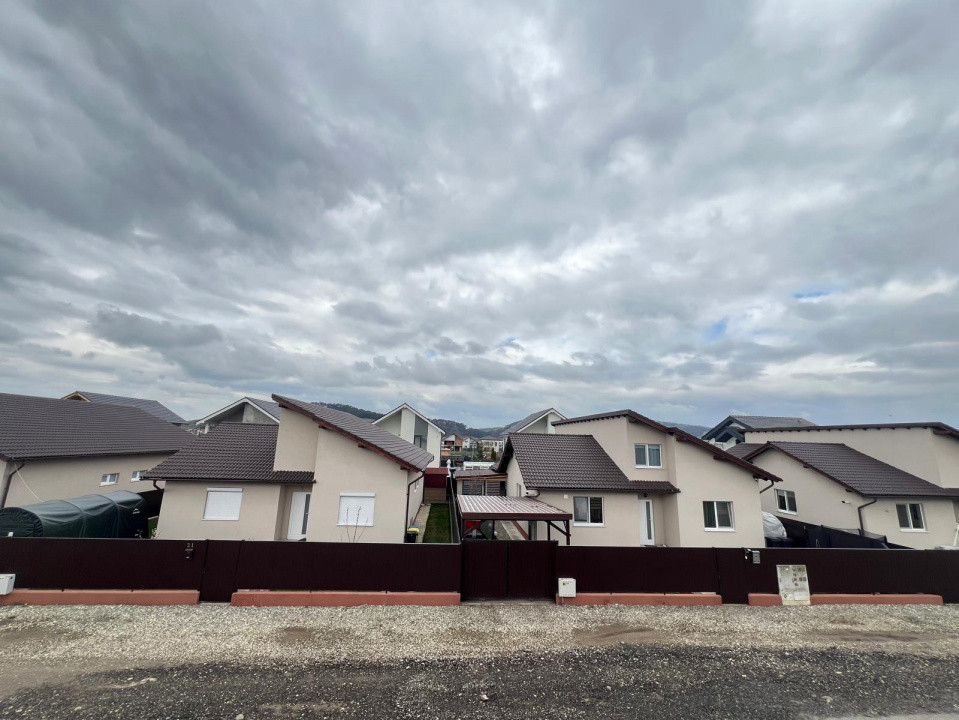 Casa - Duplex - 4 camere - 115mp - Curte 300mp - Utilitati - Sanpetru