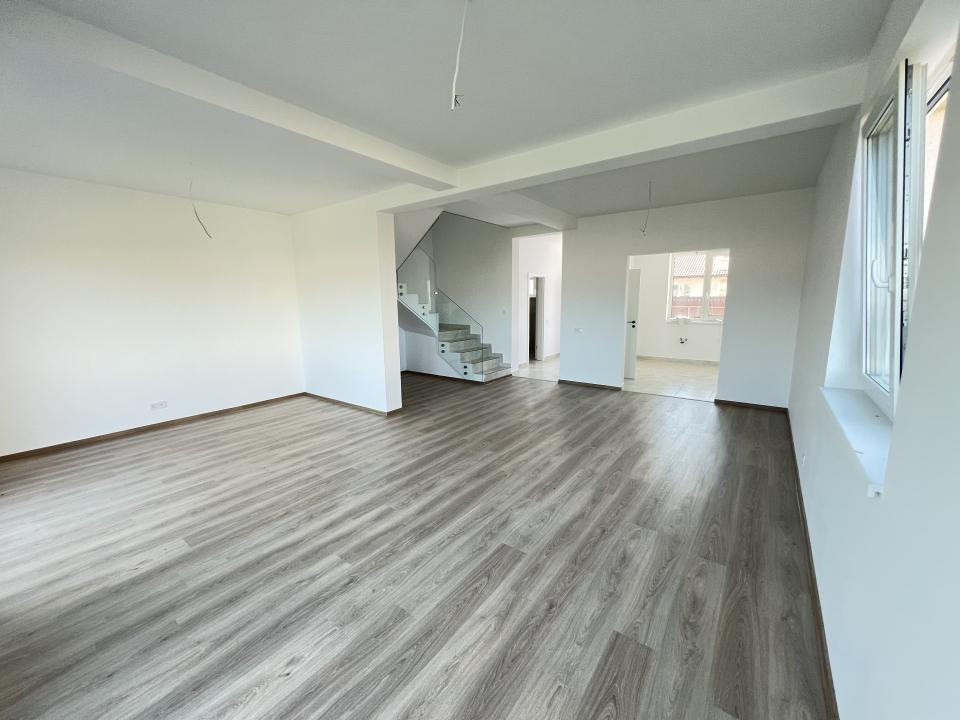 Casa - Duplex - 4 camere - 115mp - Curte 300mp - Utilitati - Sanpetru