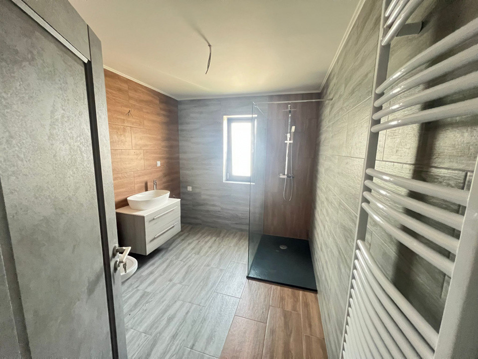 Apartament-4 Camere-Decomandat-Mobilat-Utilat-Parcare-etaj 1-Izvor-Tarlungeni