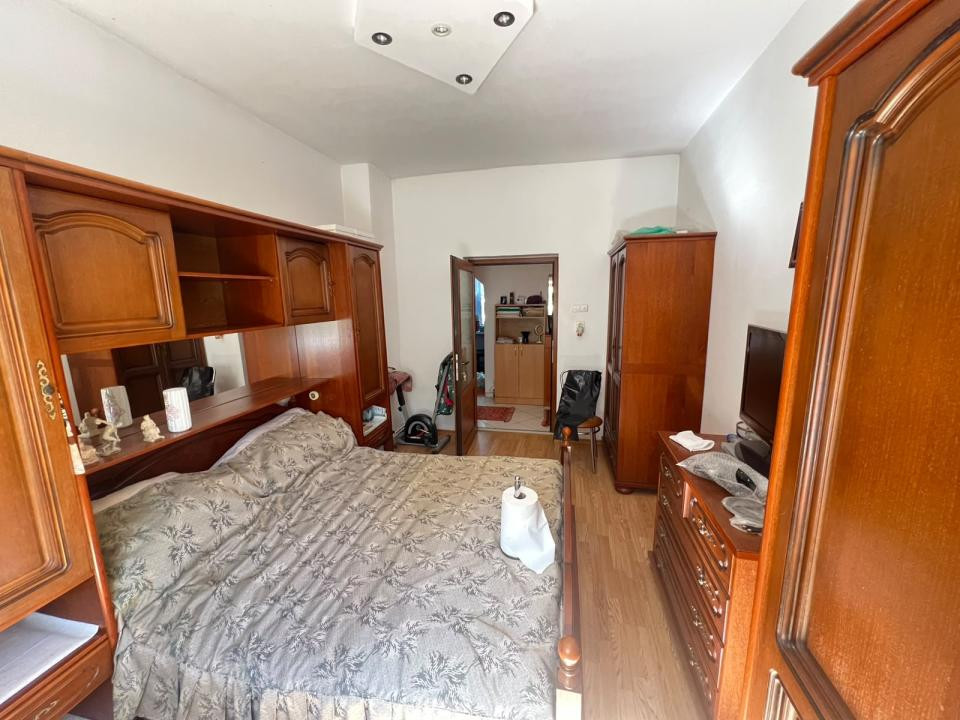 Apartament-2-Camere-Decomandat-La-Casa-Pivnita-Pod-Curte-Comuna