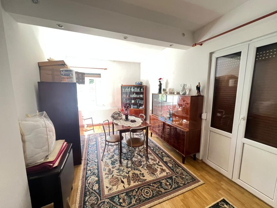 Apartament-2-Camere-Decomandat-La-Casa-Pivnita-Pod-Curte-Comuna