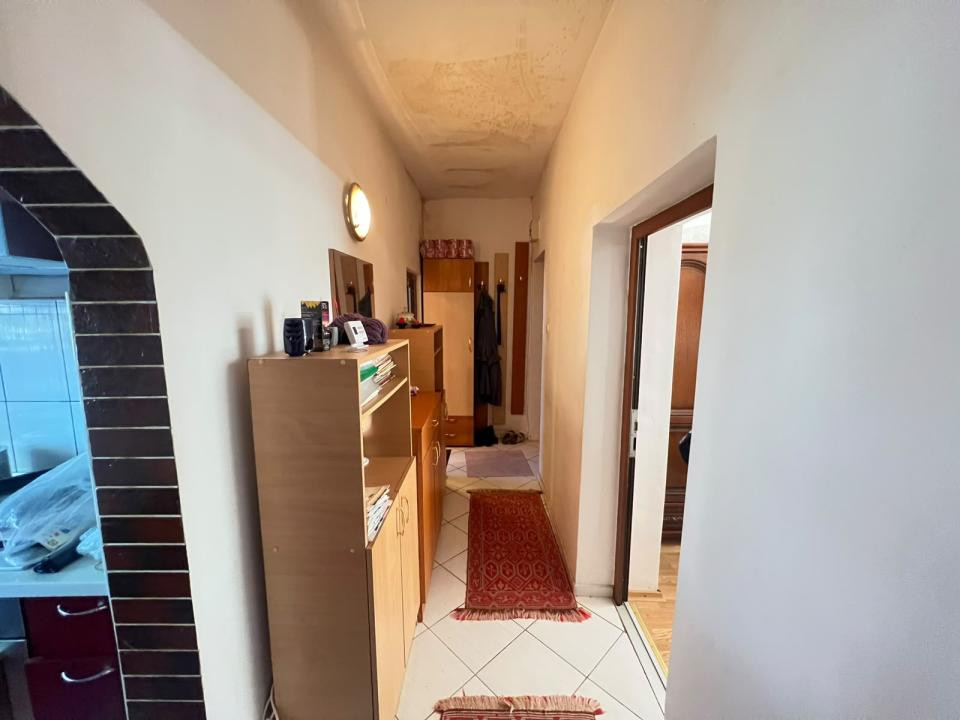 Apartament-2-Camere-Decomandat-La-Casa-Pivnita-Pod-Curte-Comuna