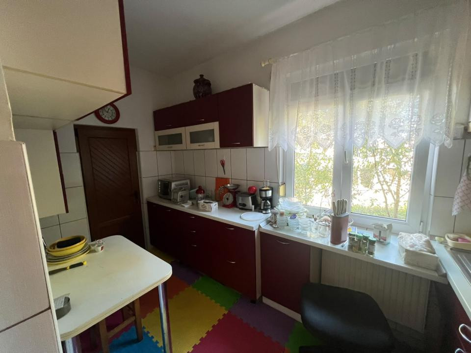 Apartament-2-Camere-Decomandat-La-Casa-Pivnita-Pod-Curte-Comuna