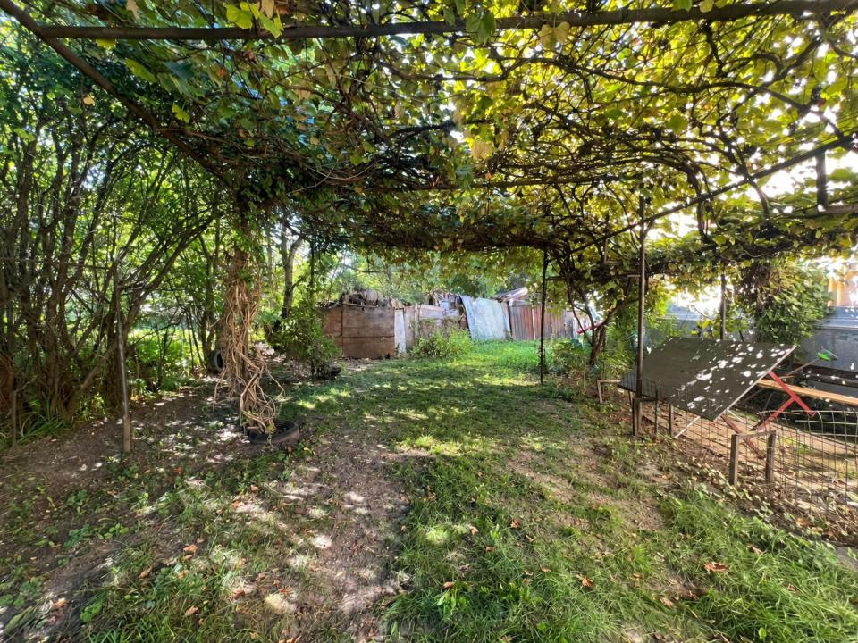 Apartament-2-Camere-Decomandat-La-Casa-Pivnita-Pod-Curte-Comuna