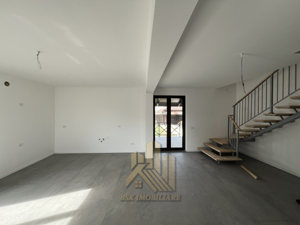 Casă Spațioasă cu 4 Camere de Vânzare în Sânpetru–Confort și Elegantă