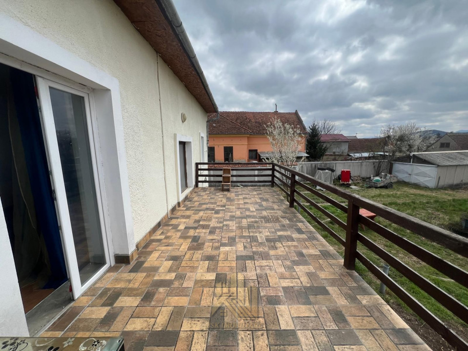 Casă spațioasă, centrală, Bod – lângă Primărie Teren 2632mp