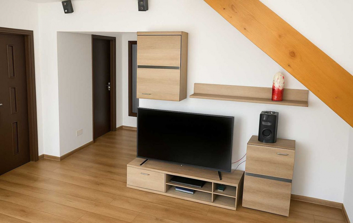 Penthouse de închiriat – 3 camere