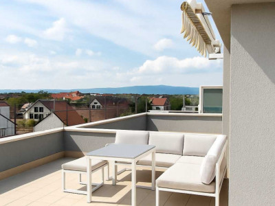 Penthouse de închiriat – 3 camere