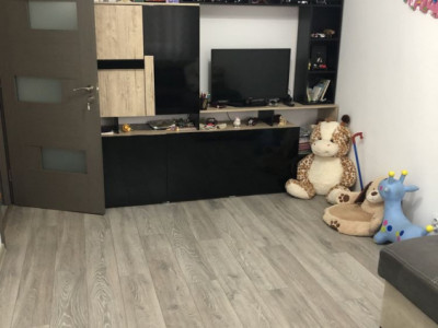 Apartament 3 camere decomandat Astra Comision 0