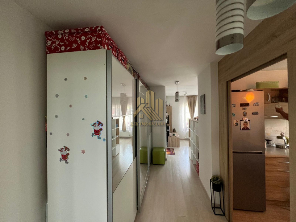 Apartament cu 2 camere, curte privată și pod generos