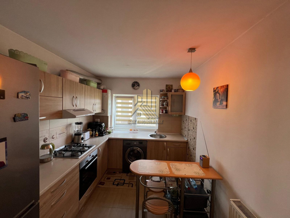 Apartament cu 2 camere, curte privată și pod generos