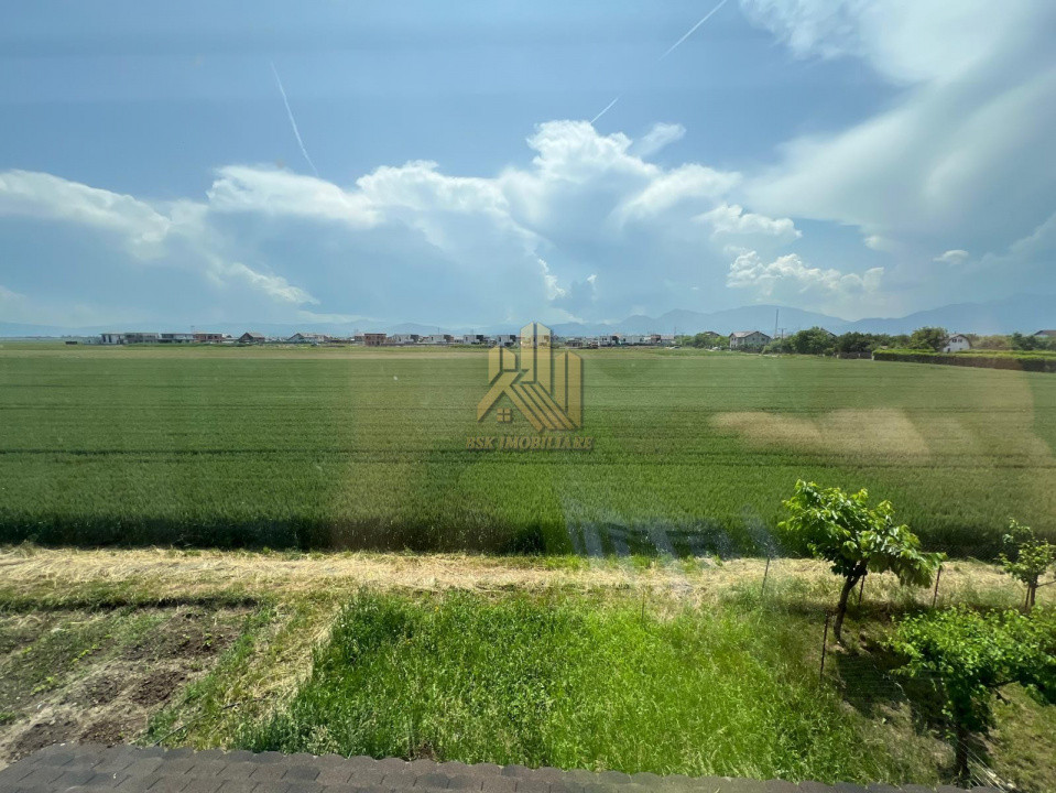 Apartament cu 2 camere, curte privată și pod generos